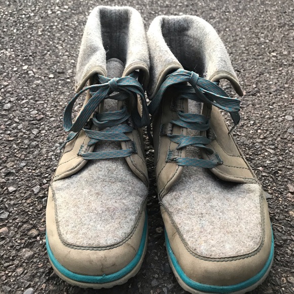 Chaco Shoes - Women’s CHACO Wool & Leather Chukkas - 10.5